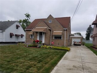 132 Piccadilly St, Campbell, OH 44405
