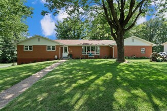 903 N Rapp Ave, Columbia, IL 62236