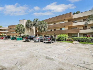 499 Forest Lakes Blvd Unit 207, Naples, FL 34105