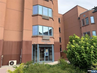 405 Thornton Ct, Edgewater, NJ 07020