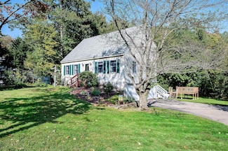 17 Capitol Cir, Rochester, NH 03867