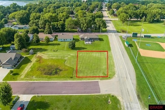 17 Marples Ave, Minnesota Lake, MN 56068