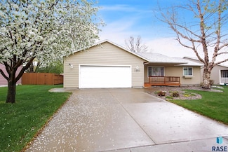 1400 Lakota Ave, Brandon, SD 57005