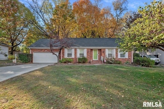 929 Roanoke Dr, Springfield, IL 62702