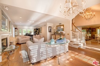 10221 Briarwood Dr, Los Angeles, CA 90077