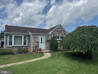 2008 Cullum Dr, Reading, PA 19601