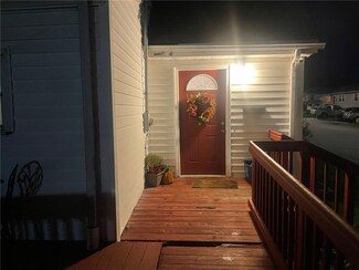 51 Old Oak Ave, Cranston, RI 02920