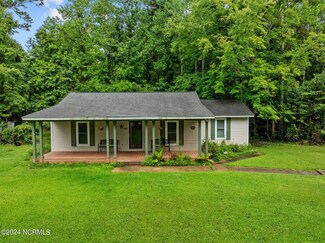 4207 Marsh Dr, New Bern, NC 28560