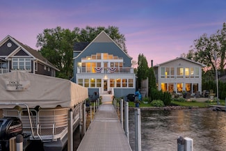 2819 McKenzie Point Rd, Wayzata, MN 55391