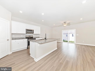 136 Cramsford St, Falling Waters, WV 25419