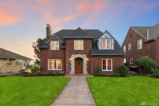 2315 W Viewmont Way W, Seattle, WA 98199