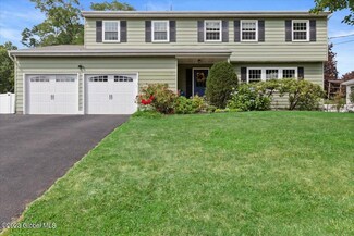 16 Marco Polo Dr, Latham, NY 12110