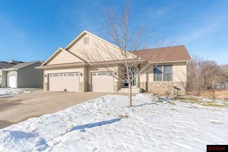 513 Thomas Dr, Eagle Lake, MN 56024