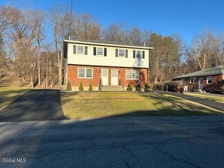 28 College View Dr, Albany, NY 12211