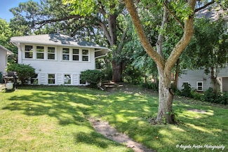 67 Wells St, Fox Lake, IL 60020