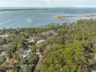 596 Mariner Cir, Panacea, FL 32346