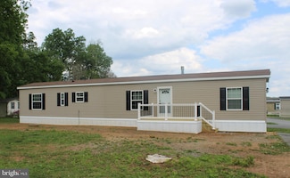 18 Locust Ln, Airville, PA 17302