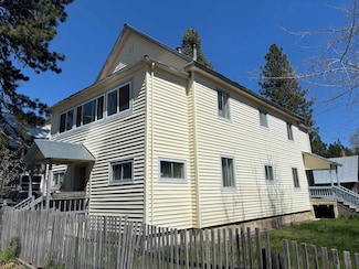 906 North St, McCloud, CA 96057