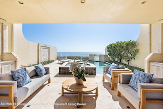 2 Sloans Curve Dr, Palm Beach, FL 33480