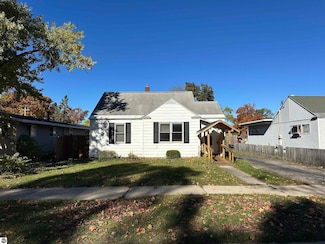 224 W Fifteenth St, Traverse City, MI 49684