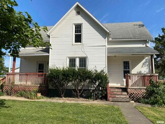 103 W Clinton St, Toulon, IL 61483