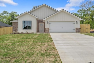 16218 Crossing Cir, Lindale, TX 75771