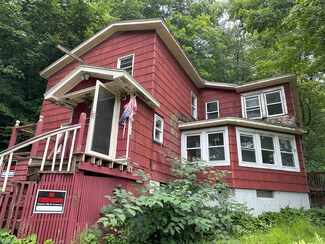 28 Hyde St, Bellows Falls, VT 05101