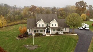 8 Red Fox Ln, Mount Bethel, PA 18343
