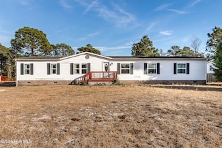 214 N Cambridge St, Hubert, NC 28539