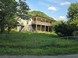 103 Stewart St, Evarts, KY 40828