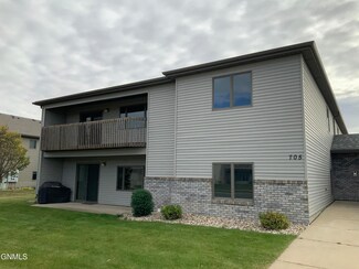 705 Bridgeport Dr, Bismarck, ND 58504