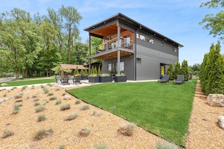 210 Lake Shore Dr, La Porte, IN 46350