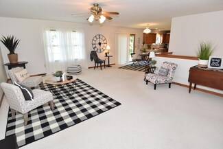 158 Applewood Dr, Pataskala, OH 43062
