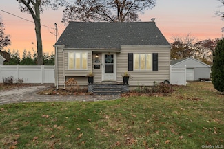 515 Mccall Ave, West Islip, NY 11795