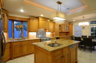 805 Elm Ave, Ridgefield, NJ 07657