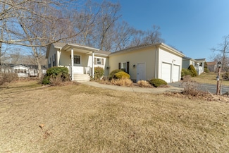 25 Indian Hill Rd, Uncasville, CT 06382