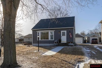 216 216 N 5th St, St. Peter, MN 56082