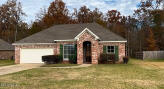 529 Oak Park Cir, Pearl, MS 39208