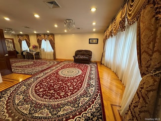 109-04 Myrtle Ave, Jamaica, NY 11418