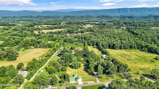 904 Ridge Rd, Maryville, TN 37803