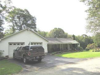 380 Dillon Rd, Acme, PA 15610
