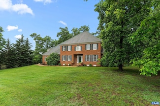 201 Pelham Knolls Dr, Waynesboro, VA 22980