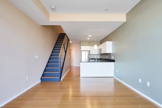 2 Earhart St Unit T915, Cambridge, MA 02141