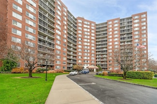 220-55 46 Ave Unit 5R, Bayside, NY 11361