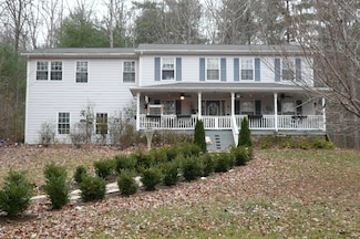 102 Hickory Ln, New Castle, VA 24127