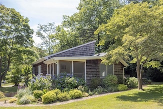 2955 Hyatt Rd, Southold, NY 11971