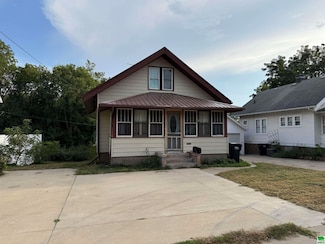 209 E Bluff St, Cherokee, IA 51012