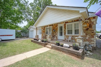 502 SE 2nd St, Lindsay, OK 73052