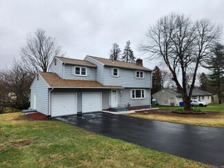 208 Northfield Rd, Meriden, CT 06450