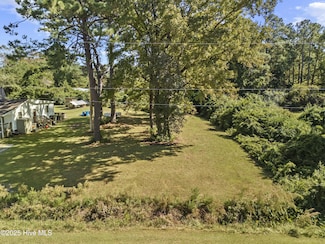 105 Kings Pkwy, Swansboro, NC 28539